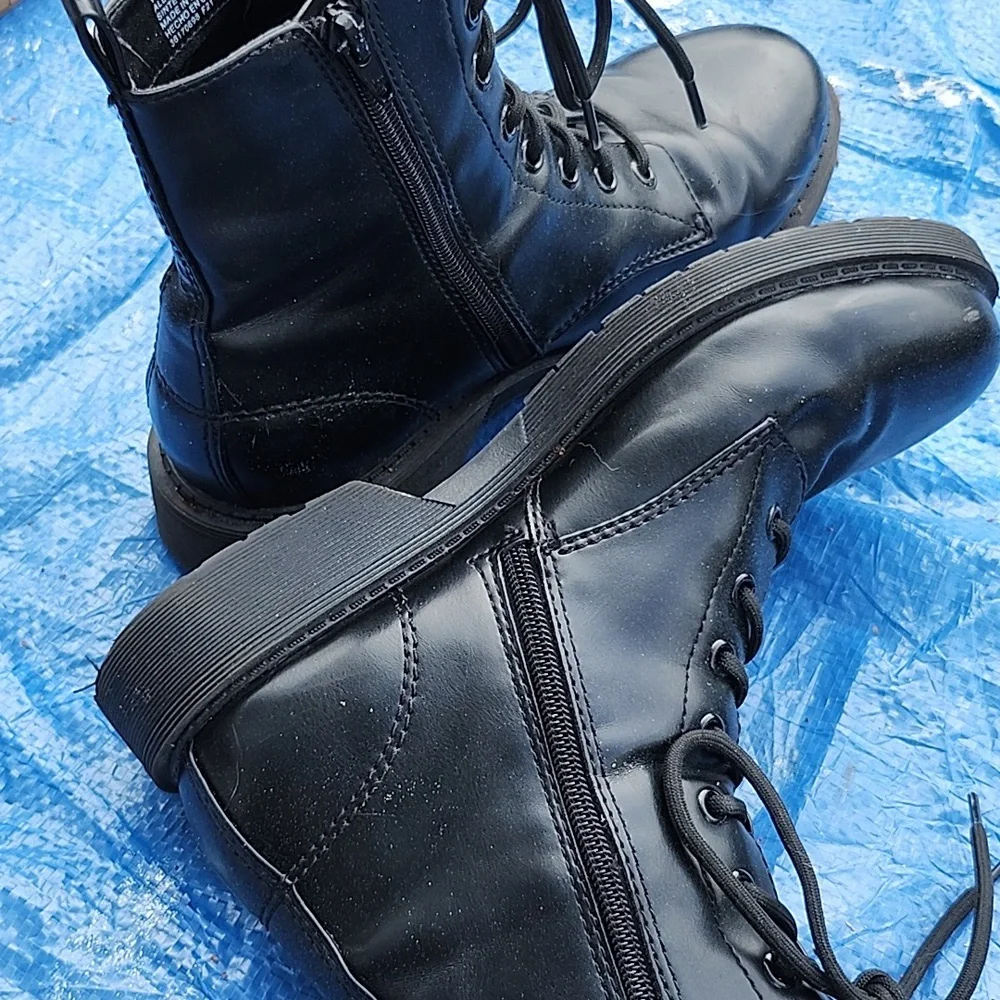 Boots - Picture 3 of 3